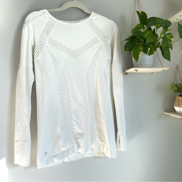 🩷ATHLETA DOUBLE LINED LONG SLEEVE BURPEE LASER CUT ATHLETIC WORKOUT SIZE MEDIUM - Picture 2 of 10